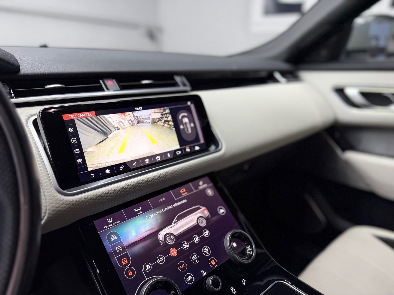 LAND ROVER Range Rover Velar R-Dynamic P 380 SE | CH-Auto | Meridian | Luftfahrwerk | 360° Kamera | ACC-image-23
