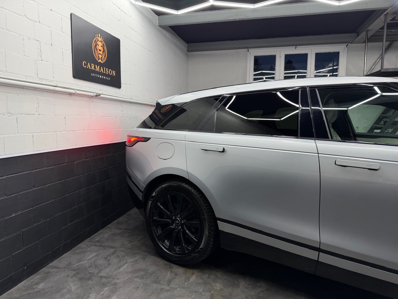 LAND ROVER Range Rover Velar R-Dynamic P 380 SE | CH-Auto | Meridian | Luftfahrwerk | 360° Kamera | ACC-image-4