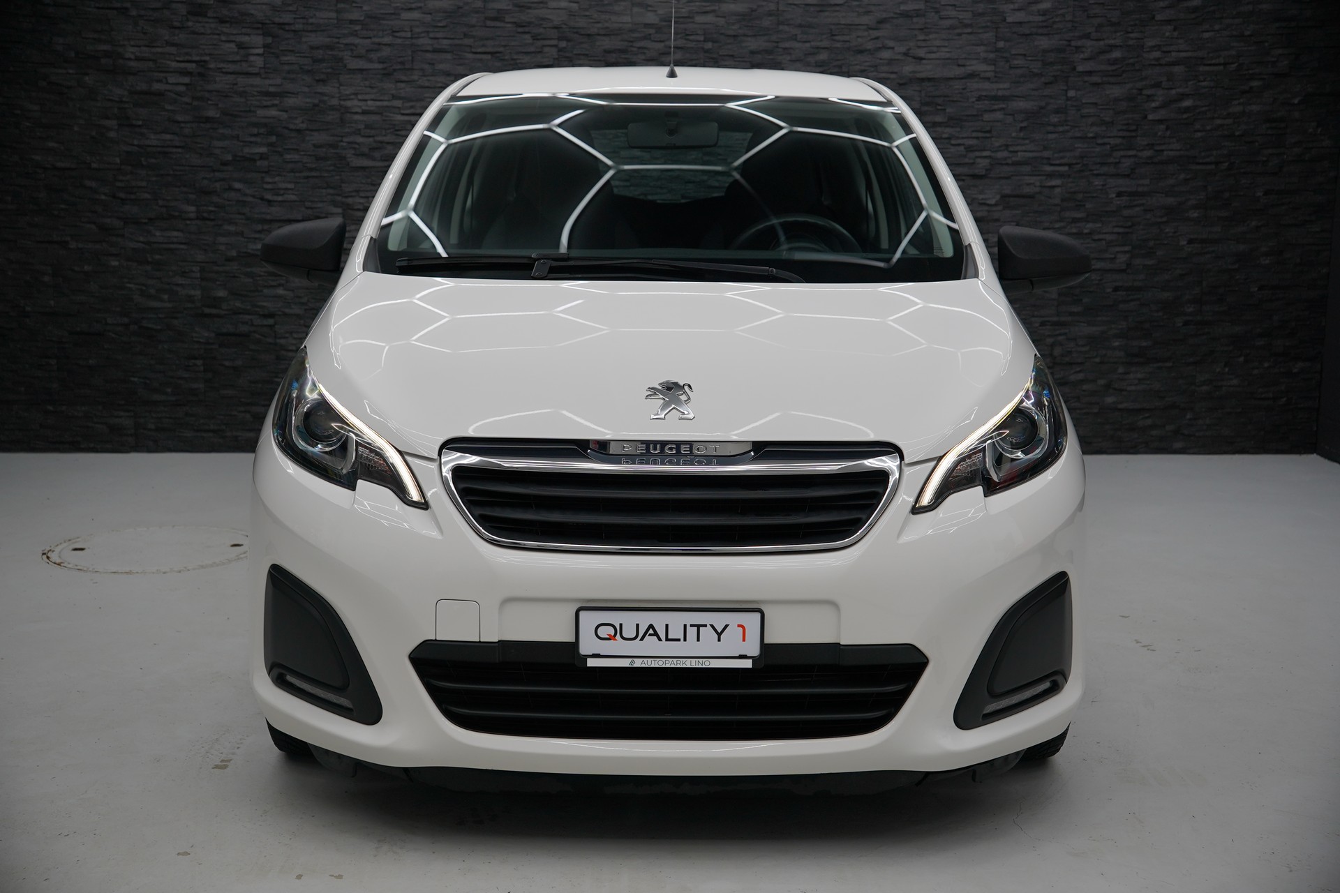PEUGEOT 108 e-1.0 VTi Stop&Start Active Top-showroom-element-1