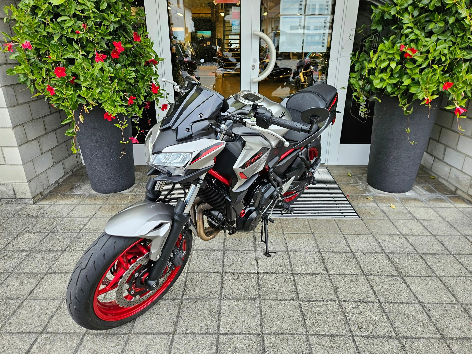 KAWASAKI Z 650 (35kW)-showroom-element-3