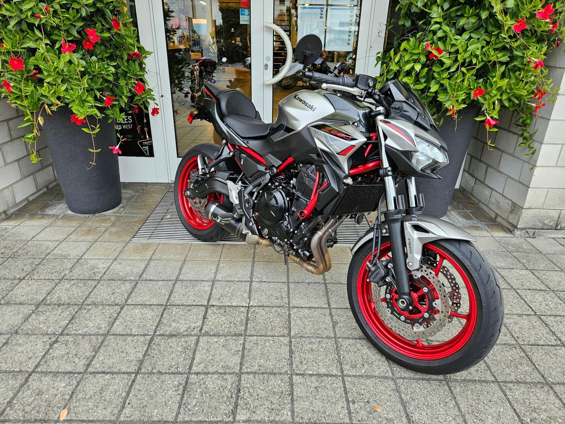 KAWASAKI Z 650 (35kW)-showroom-element-2
