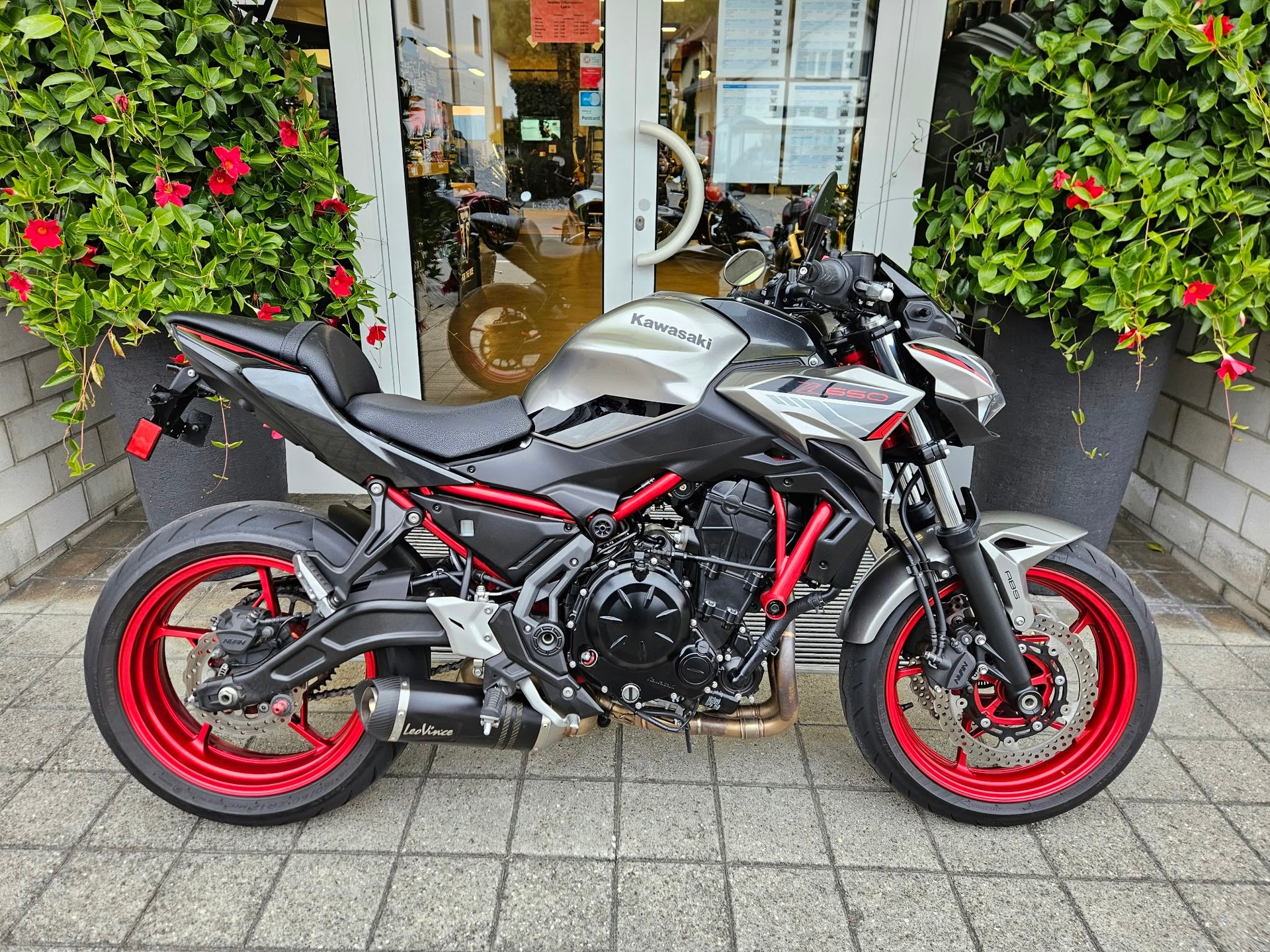 KAWASAKI Z 650 (35kW)-showroom-element-1