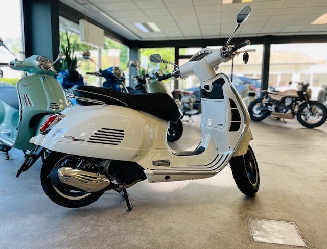 PIAGGIO Vespa GTS 125 Super ABS-image-1