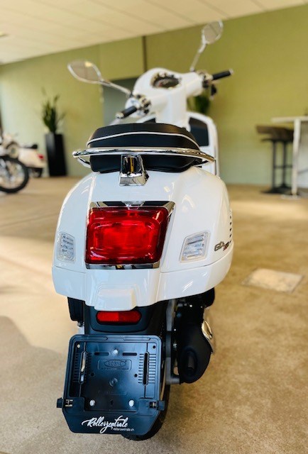PIAGGIO Vespa GTS 125 Super ABS-image-2