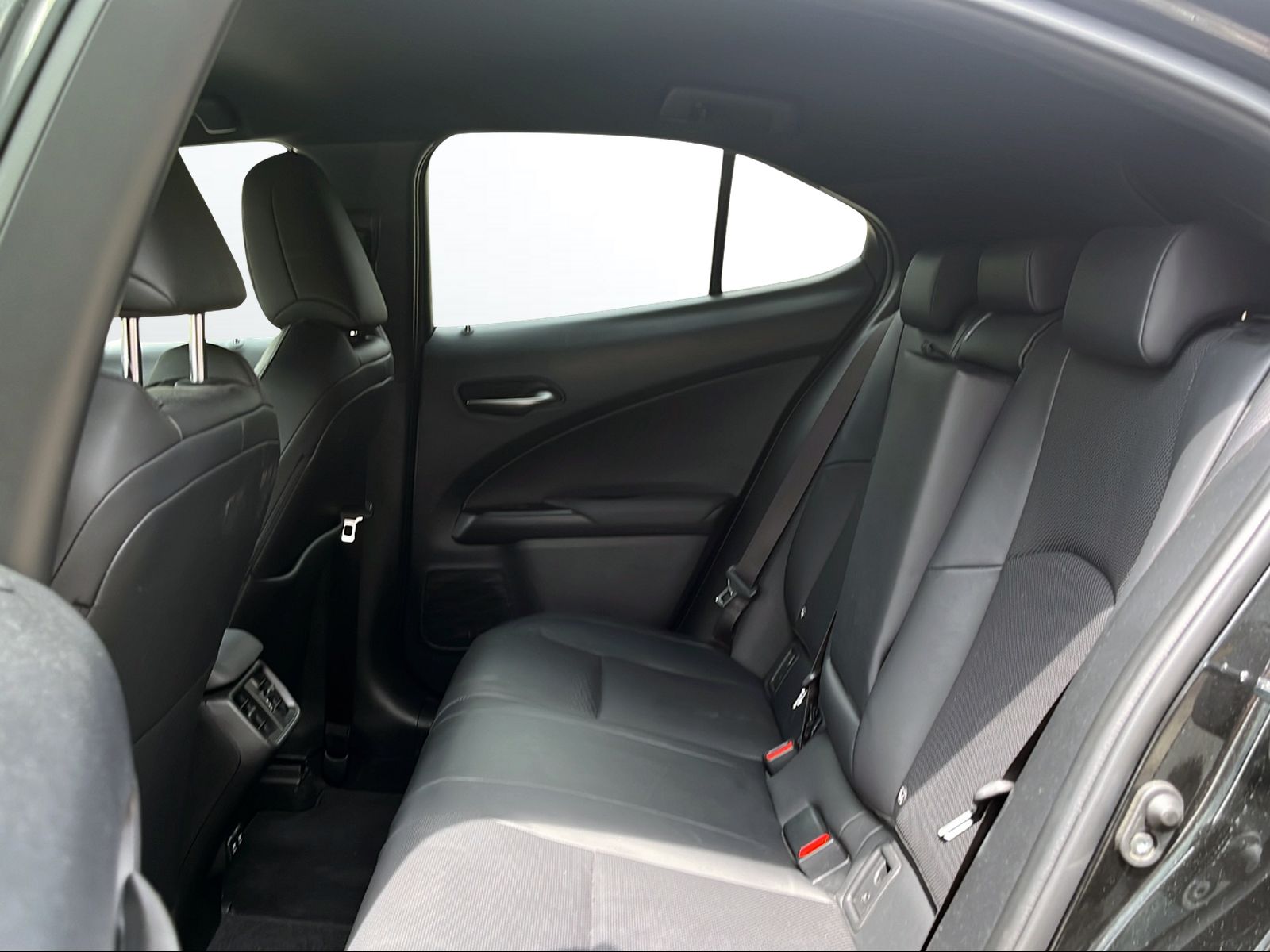 LEXUS UX 250h Comfort AWD Automatic-image-8