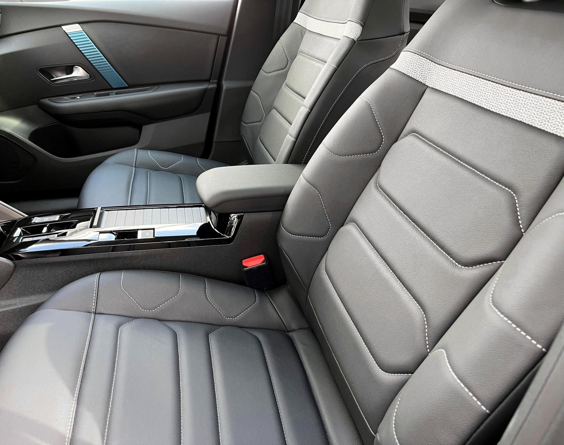 CITROEN C4 X 100 kW Shine Pack-showroom-element-3