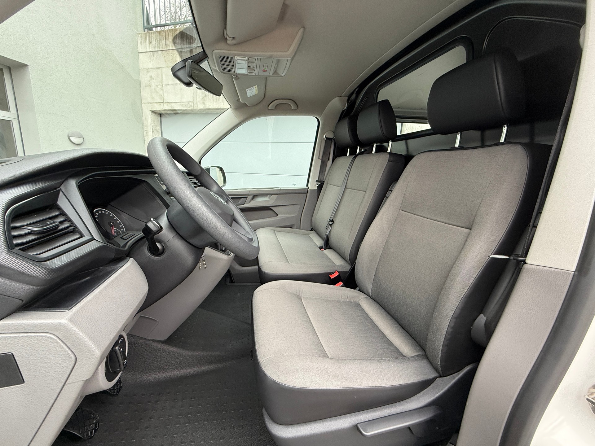 VW T6.1 2.0 TDI lange Ausführung-image-5