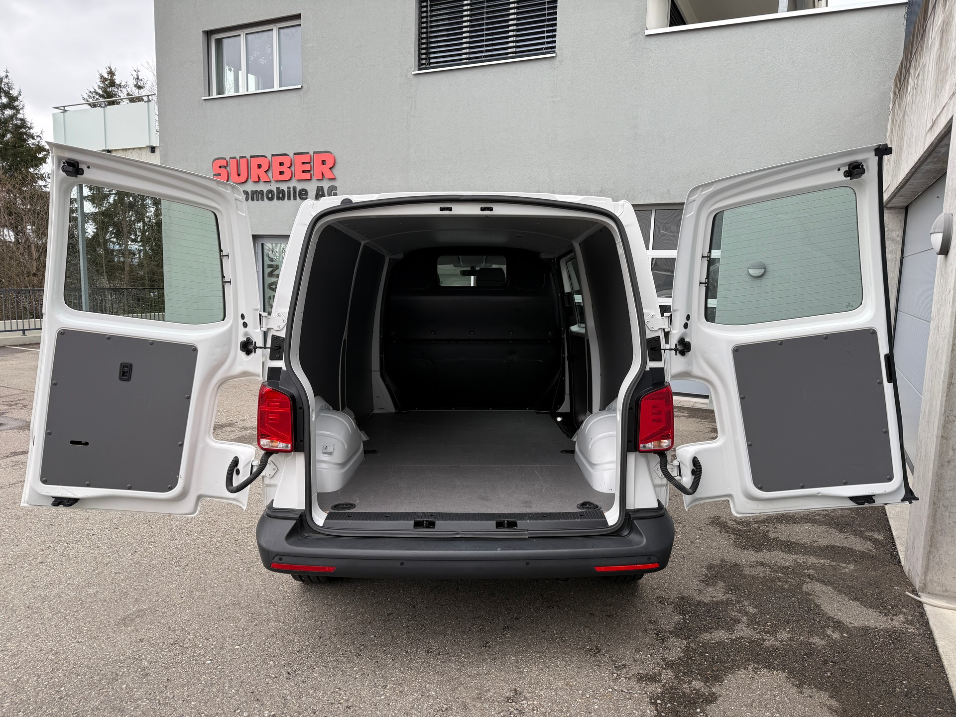 VW T6.1 2.0 TDI lange Ausführung-image-11