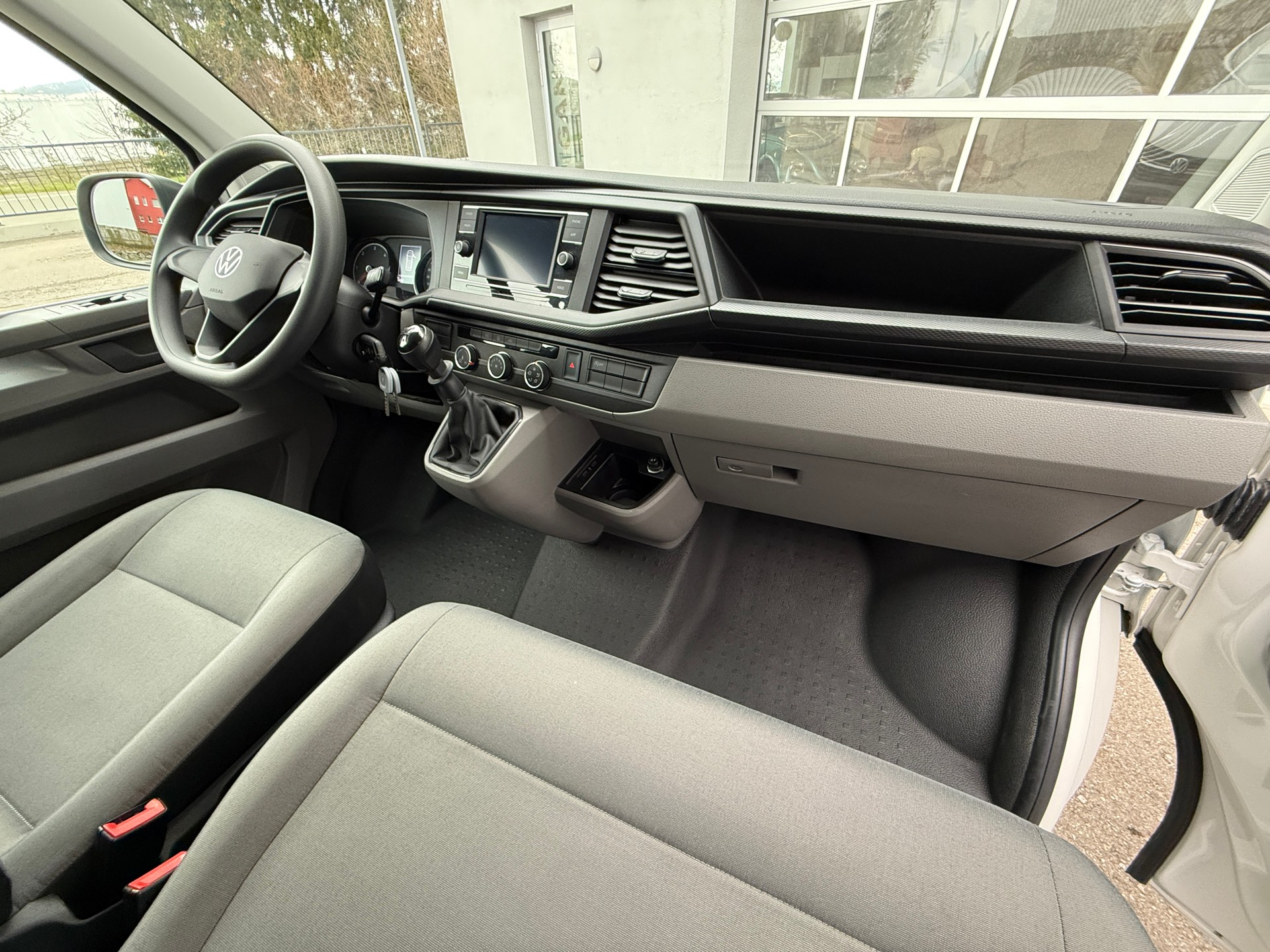 VW T6.1 2.0 TDI lange Ausführung-image-13