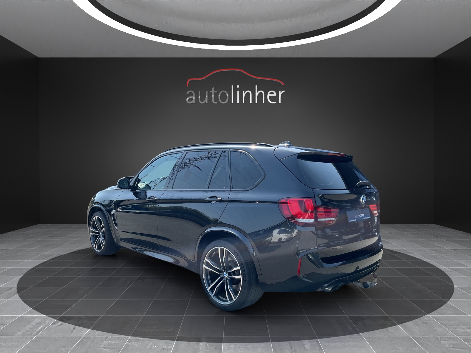 BMW X5M Steptronic-showroom-element-2