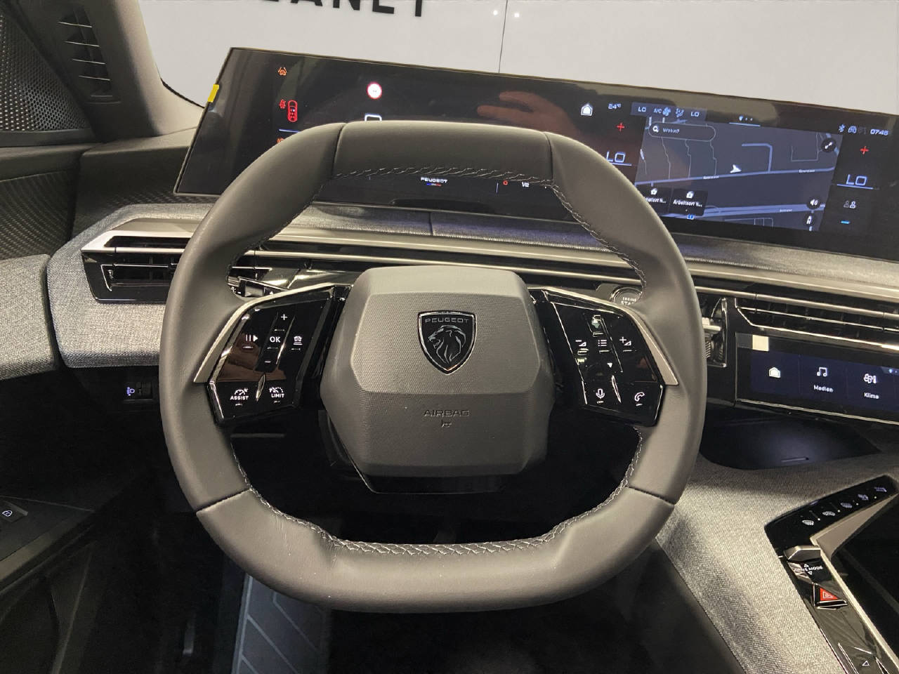 PEUGEOT 5008 Hybrid Allure Premium-image-8