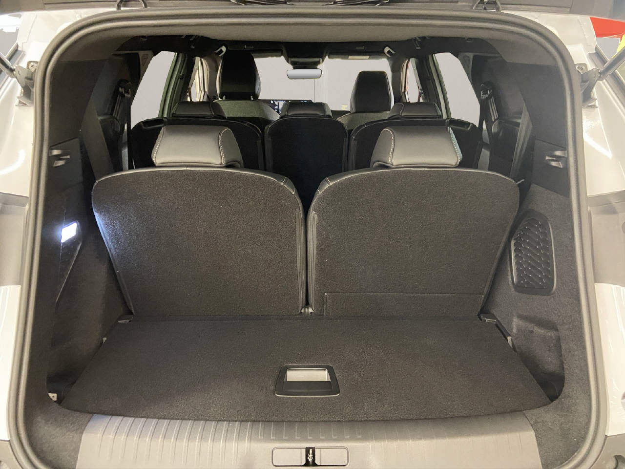 PEUGEOT 5008 Hybrid Allure Premium-image-11