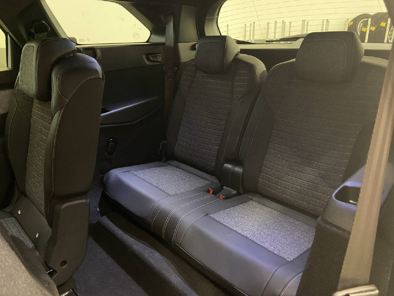 PEUGEOT 5008 Hybrid Allure Premium-image-12