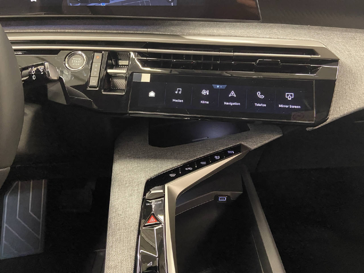 PEUGEOT 5008 Hybrid Allure Premium-image-6