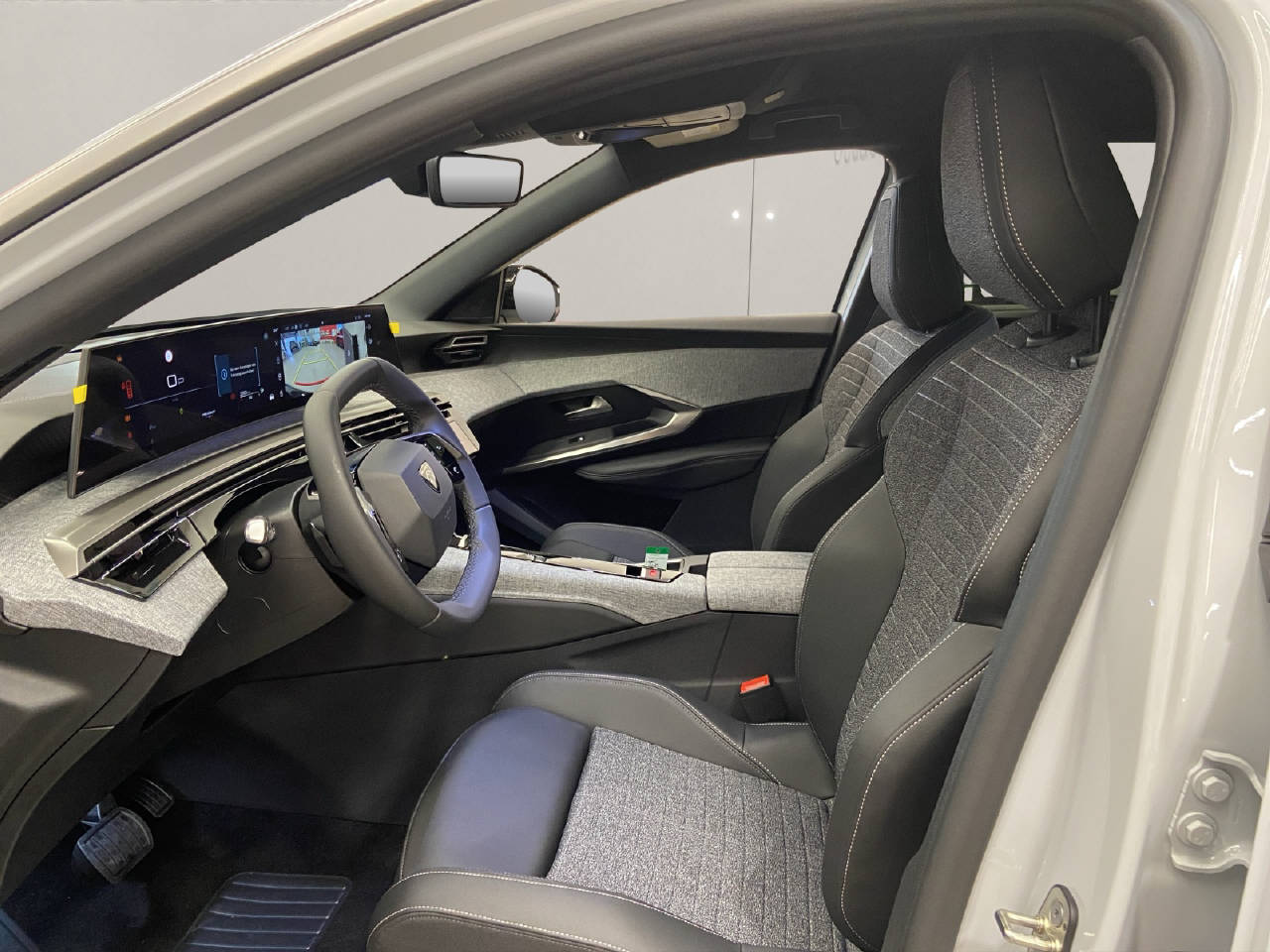 PEUGEOT 5008 Hybrid Allure Premium-image-4