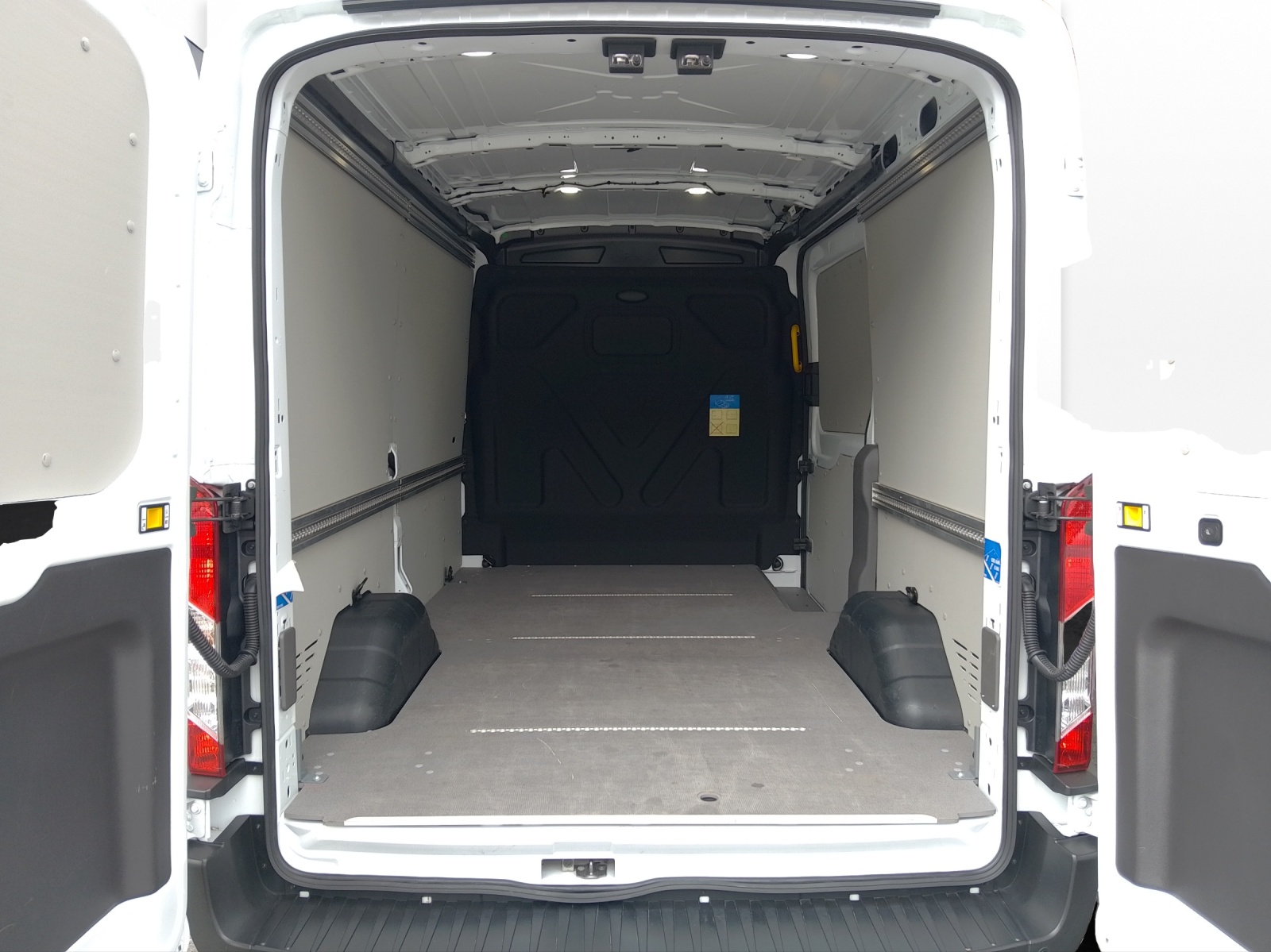 FORD E-Transit Van 350 L2H2 68kWh Trend-image-13