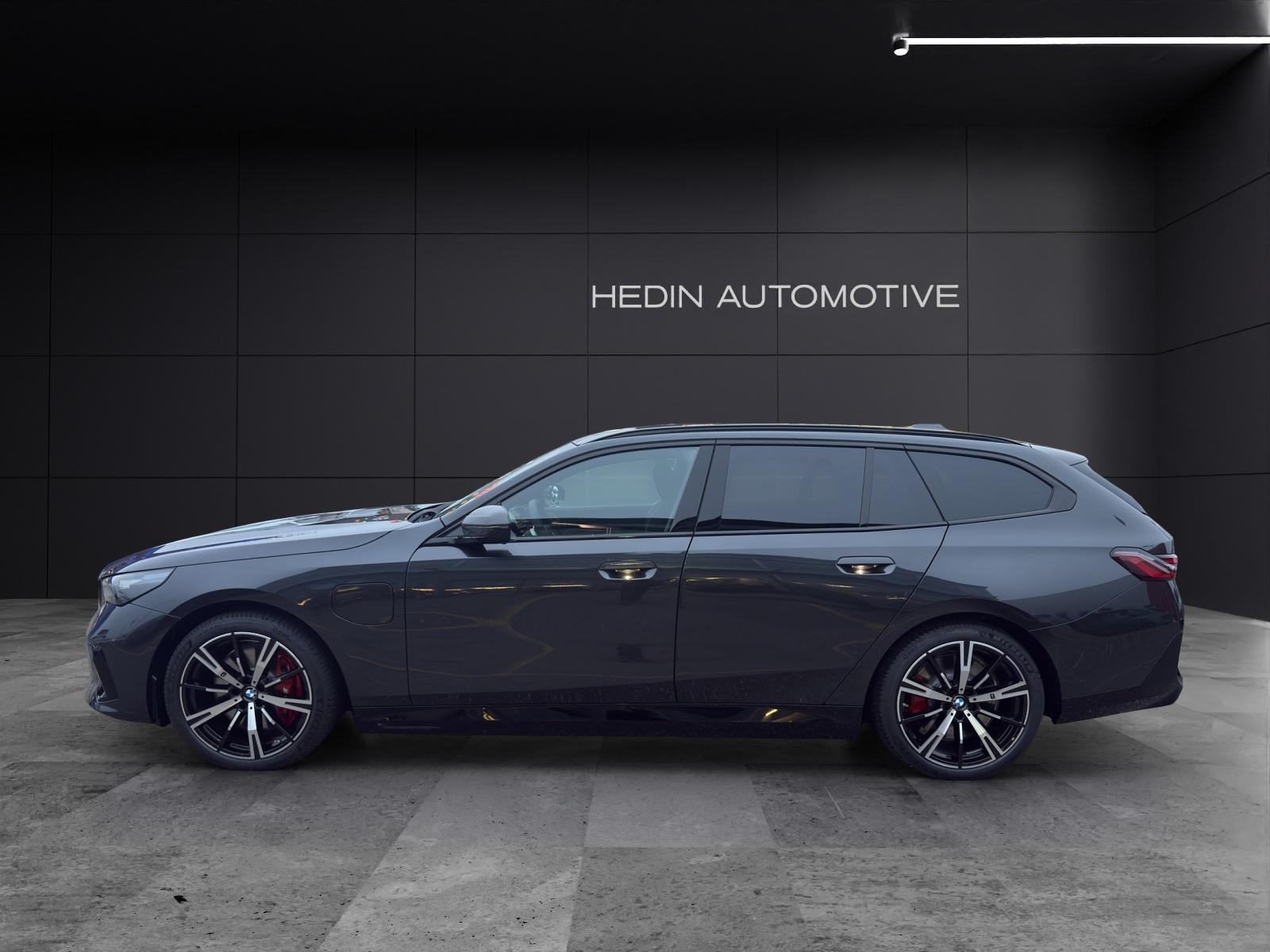 BMW 550e xDrive Touring-showroom-element-2