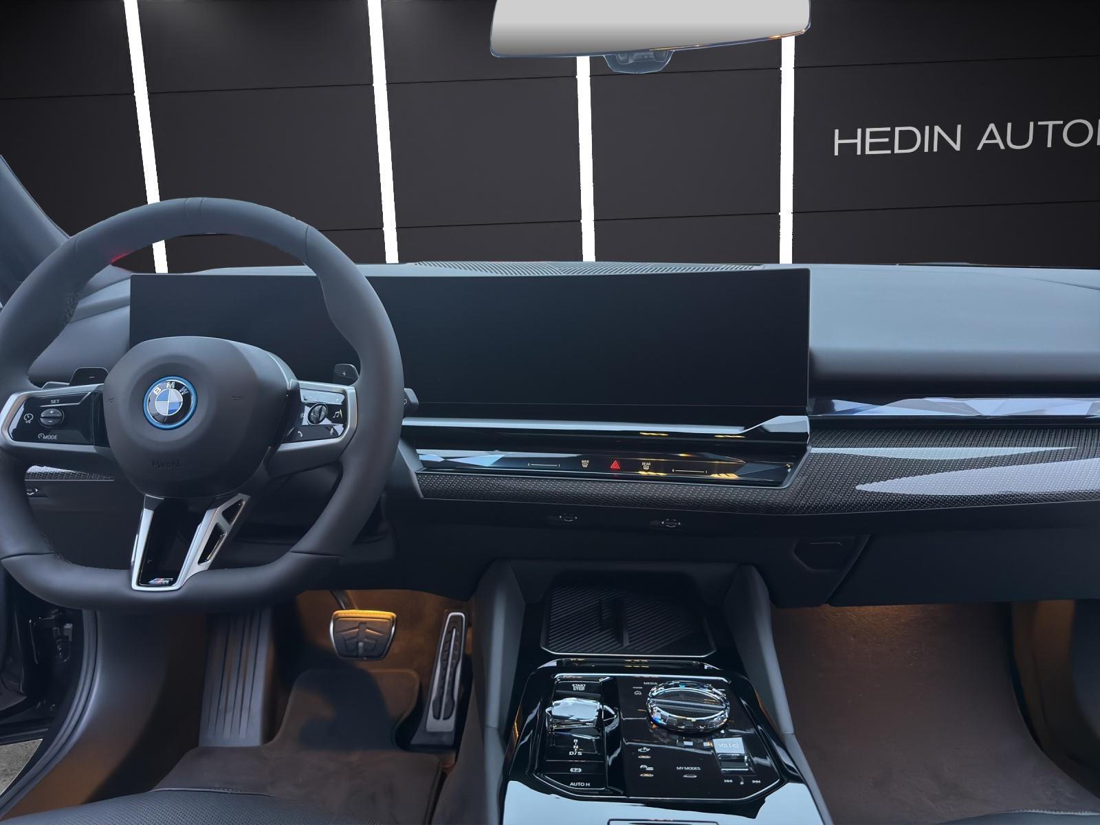 BMW 550e xDrive Touring-image-14