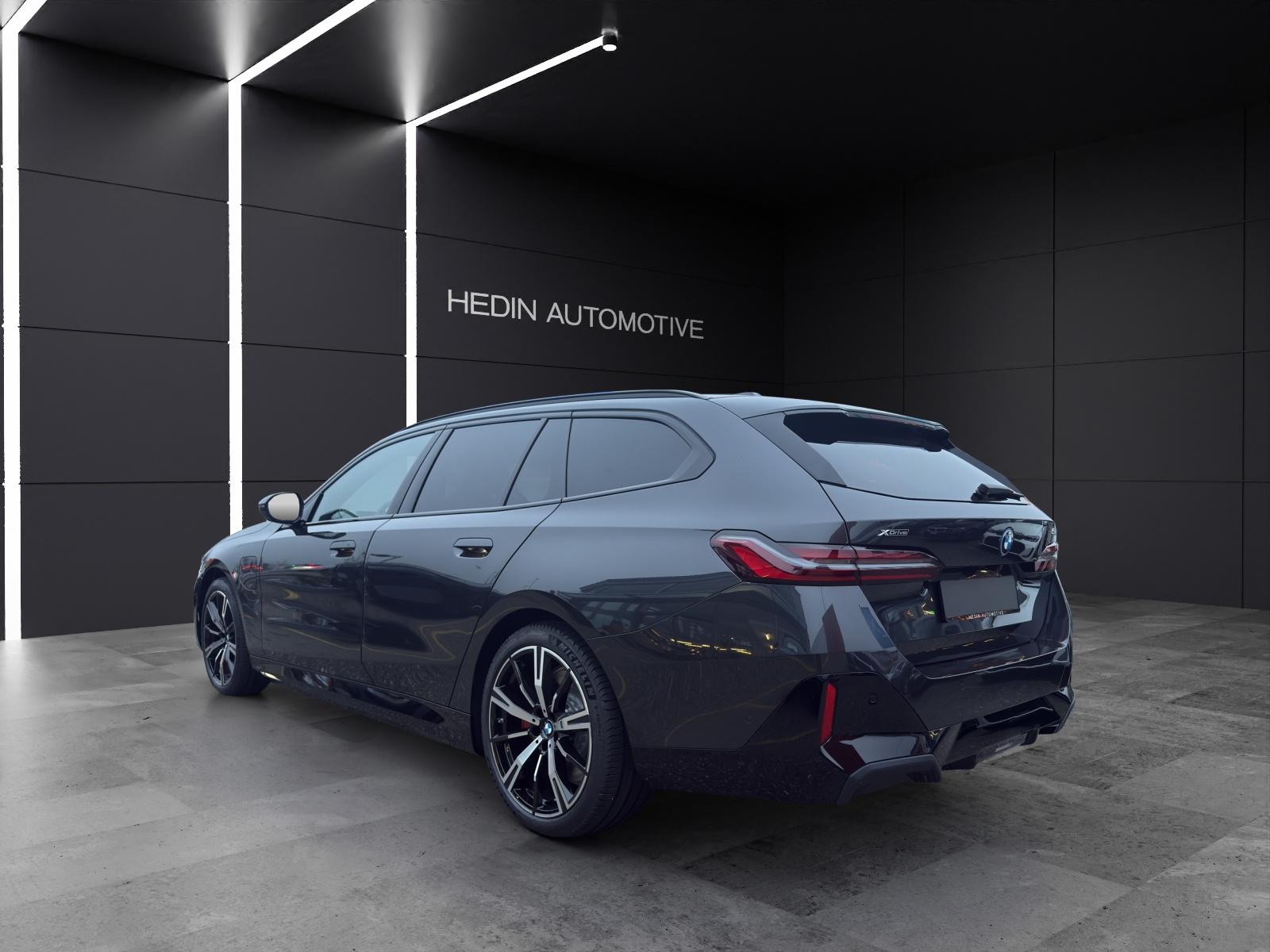 BMW 550e xDrive Touring-showroom-element-3