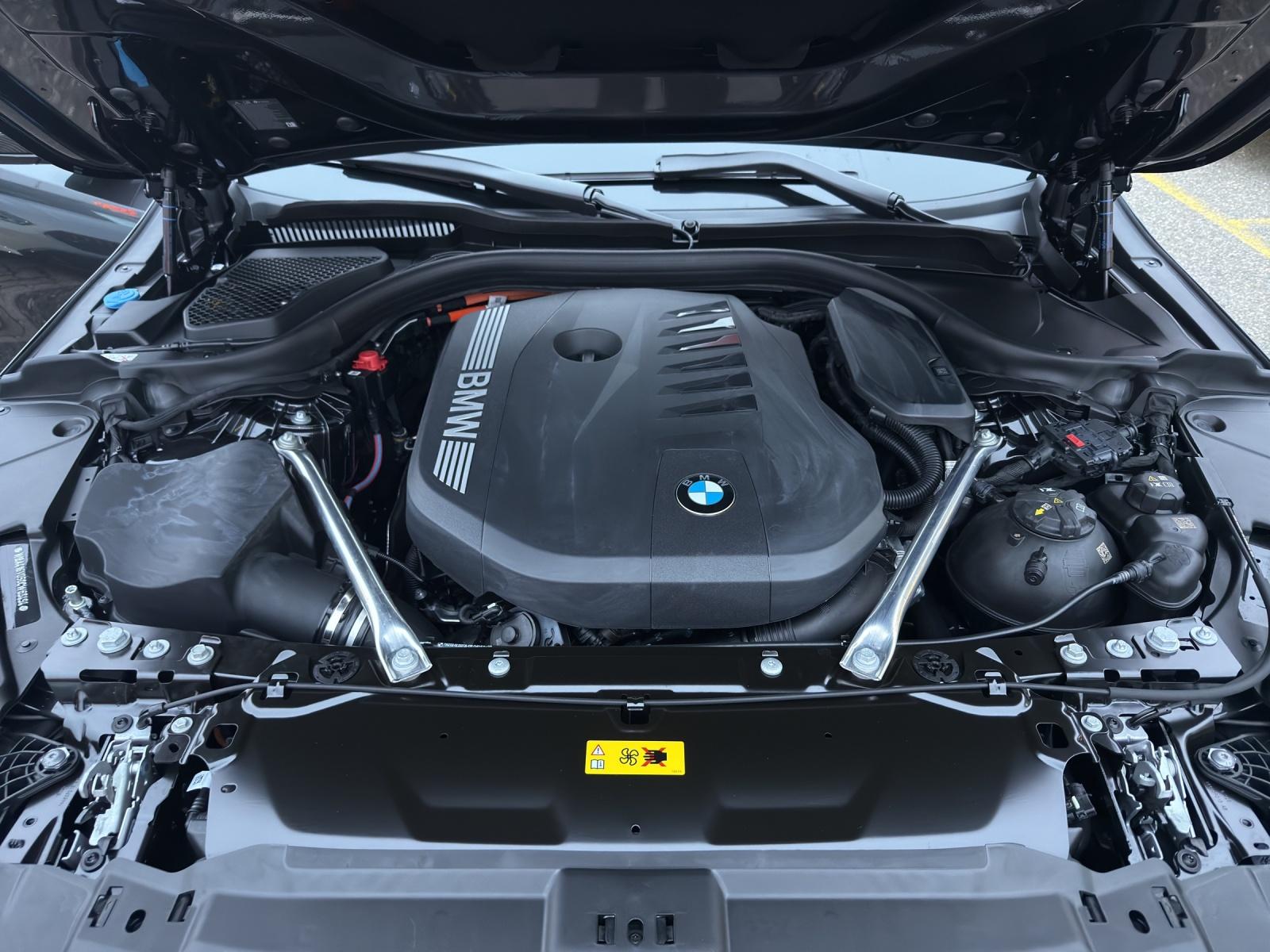 BMW 550e xDrive Touring-image-17