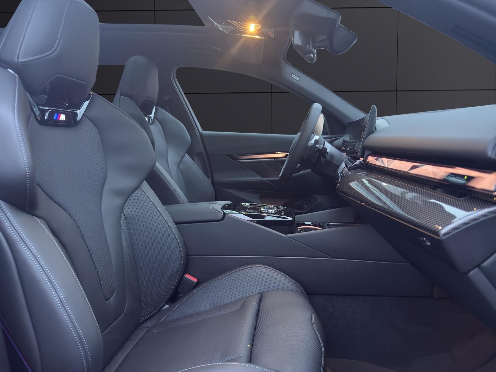 BMW 550e xDrive Touring-image-18
