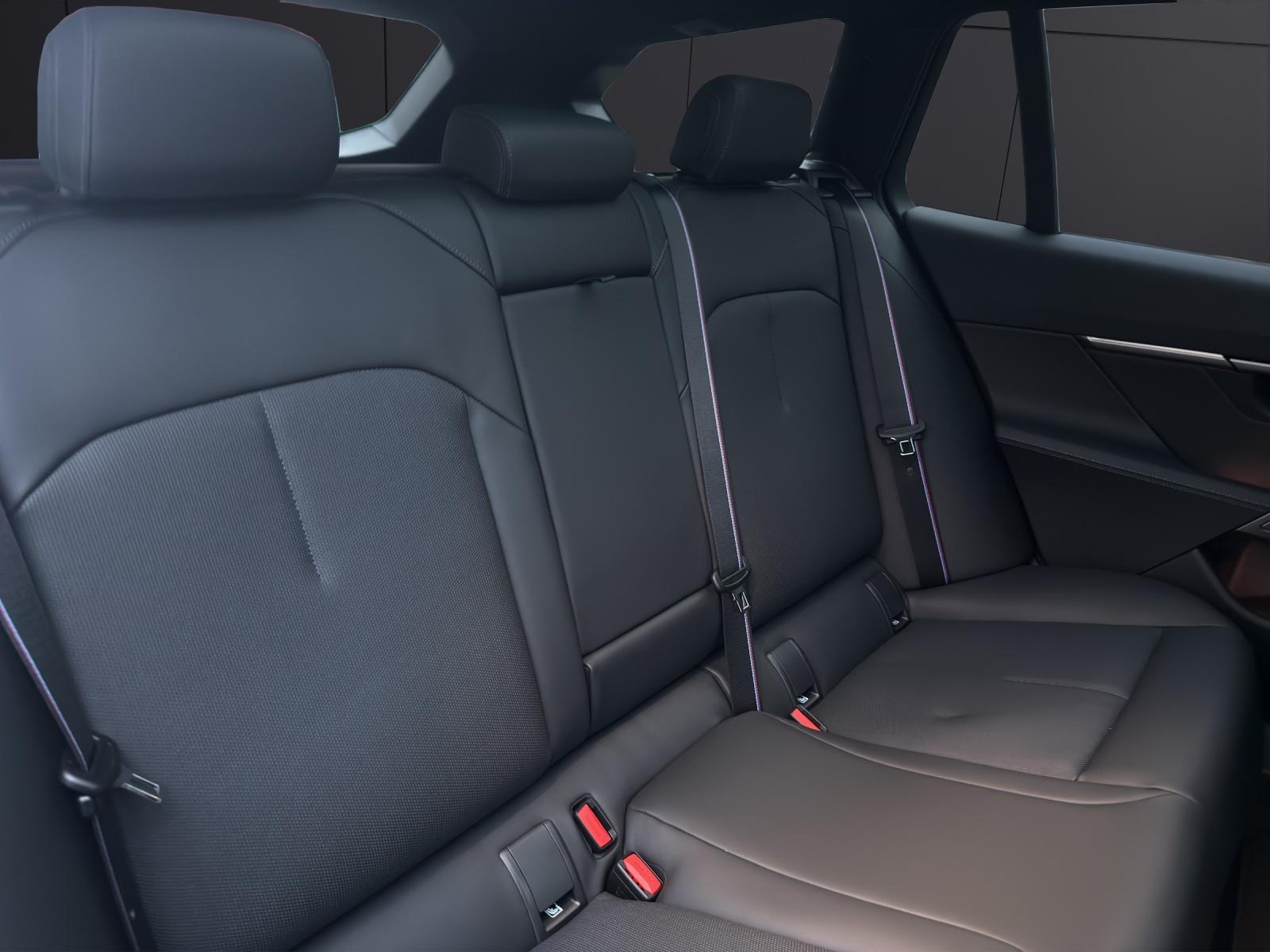 BMW 550e xDrive Touring-image-10