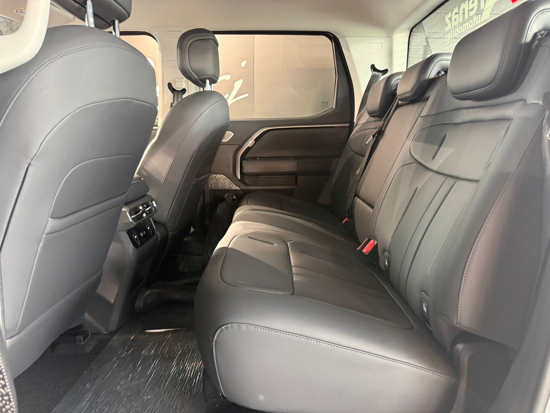 MAXUS eTerron 9 102kWh Luxury-image-6
