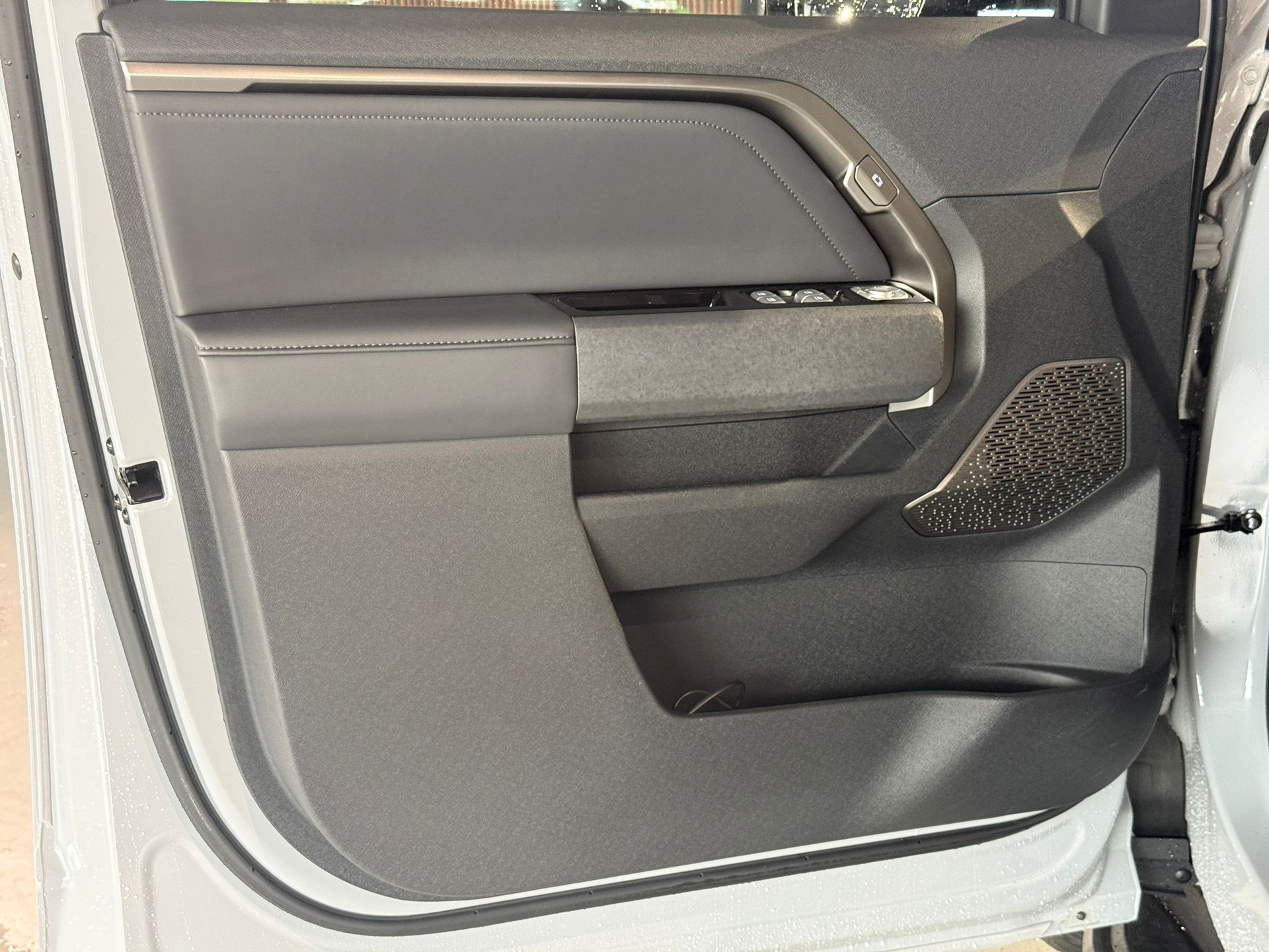 MAXUS eTerron 9 102kWh Luxury-image-16