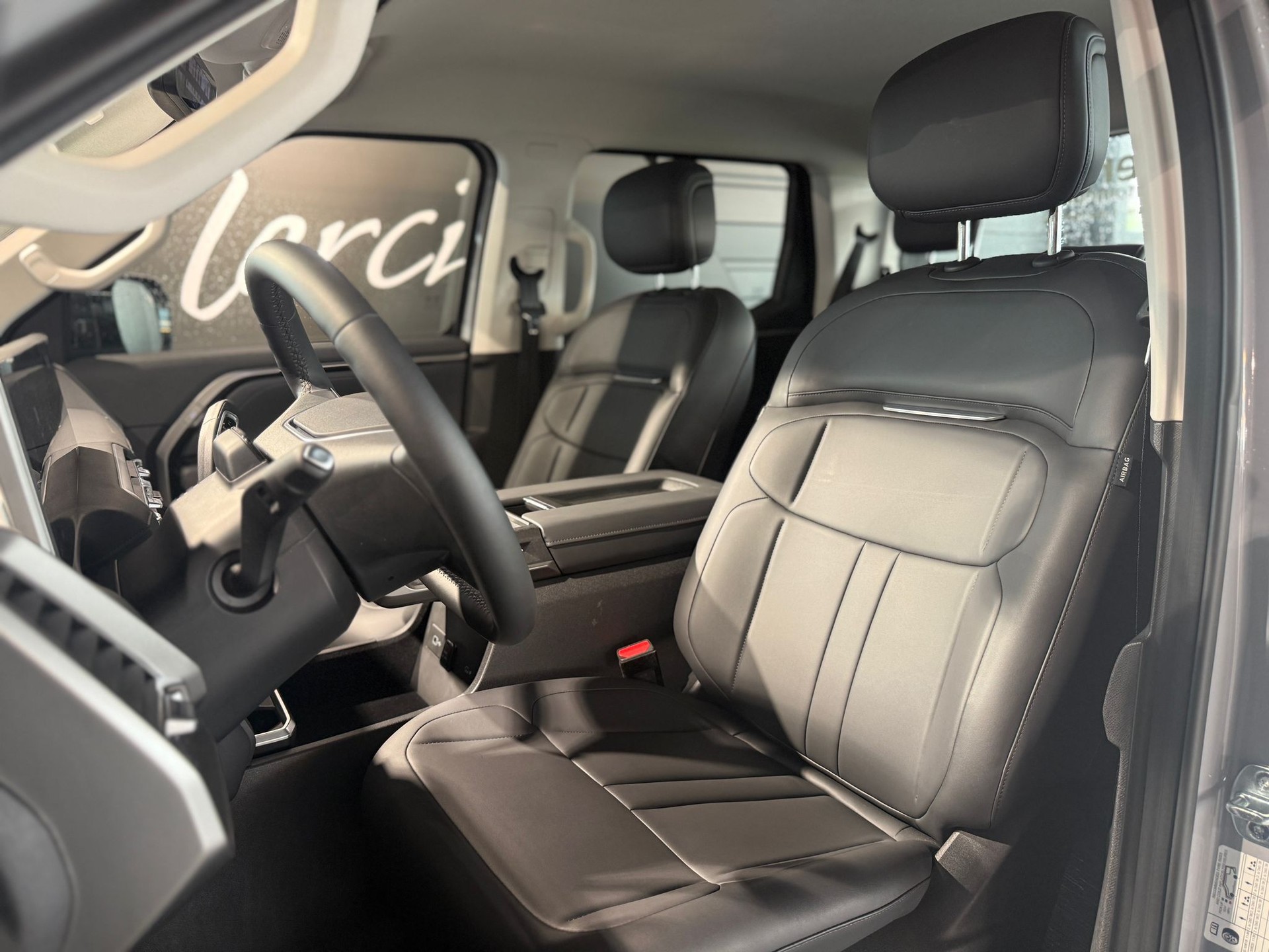 MAXUS eTerron 9 102kWh Luxury-showroom-element-3