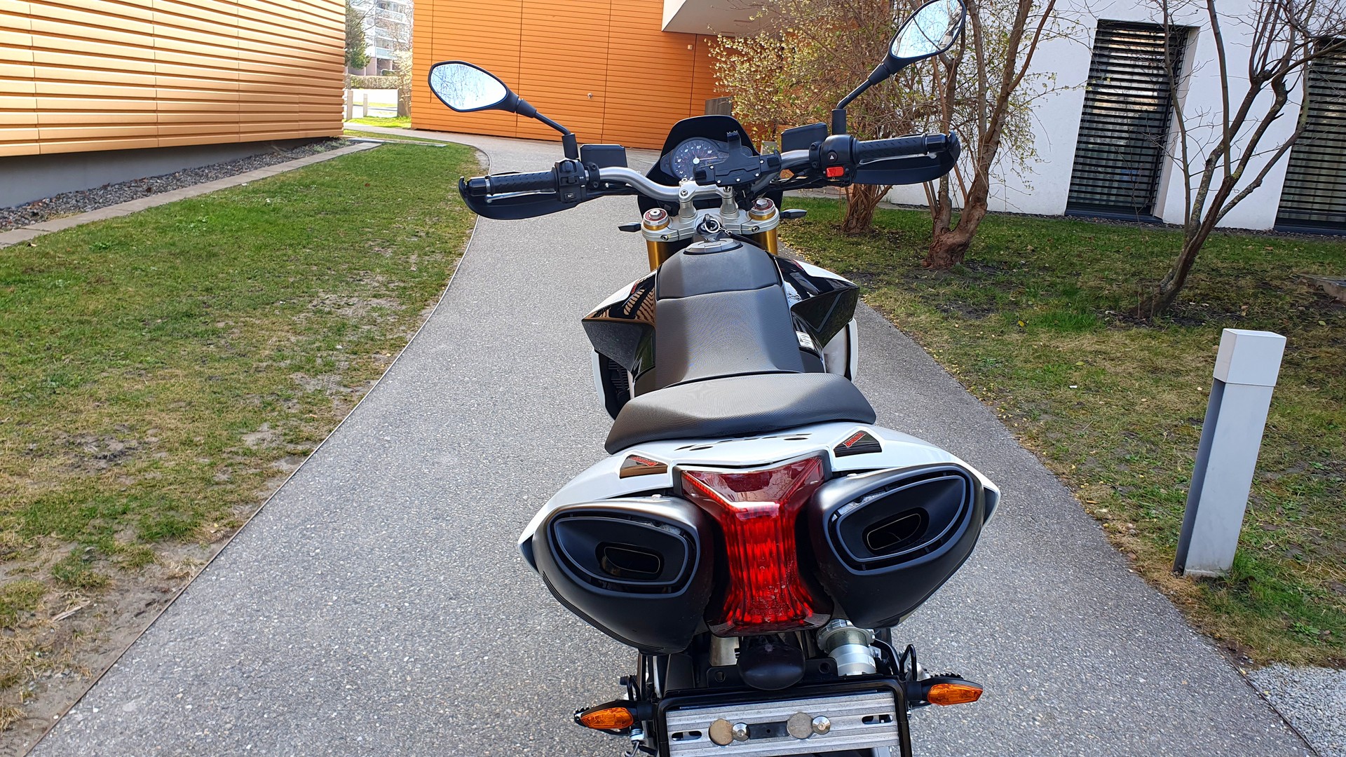 APRILIA SMV 750 ABS-image-12