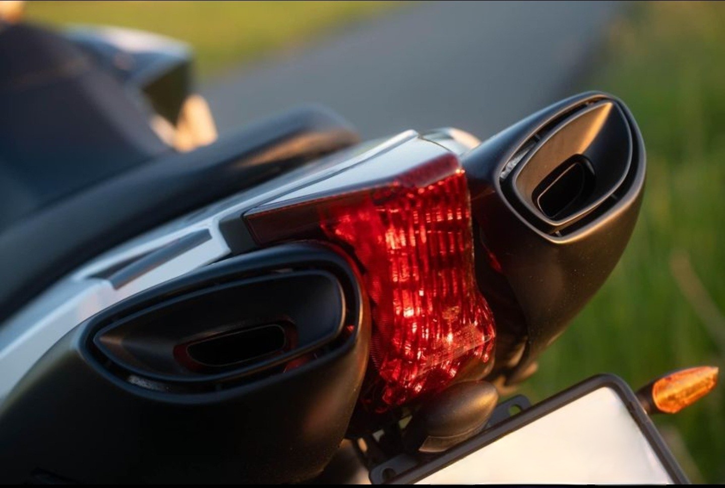 APRILIA SMV 750 ABS-image-9