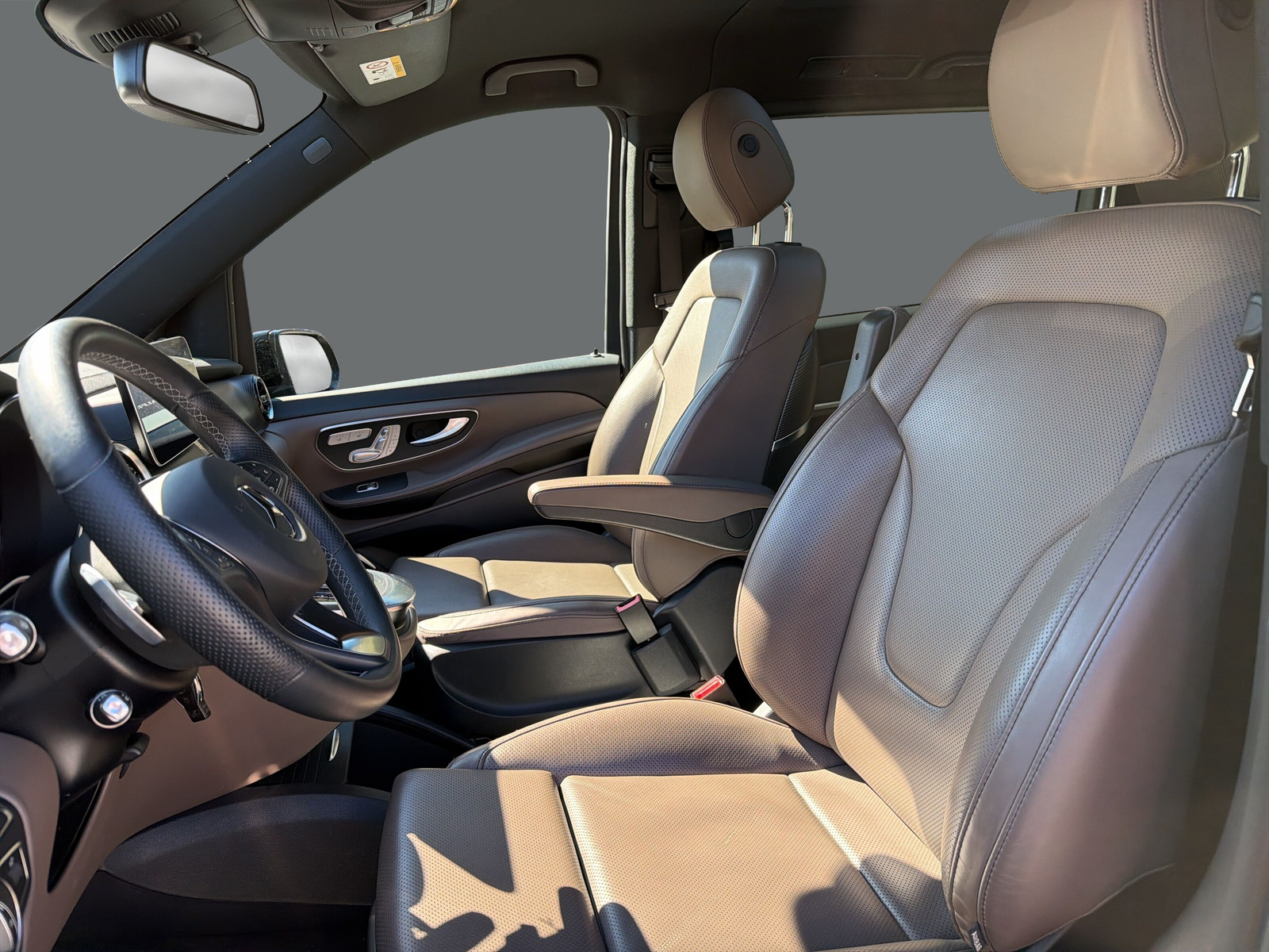 MERCEDES-BENZ V 300 d Swiss Edition AMG-Line L 4M-image-8