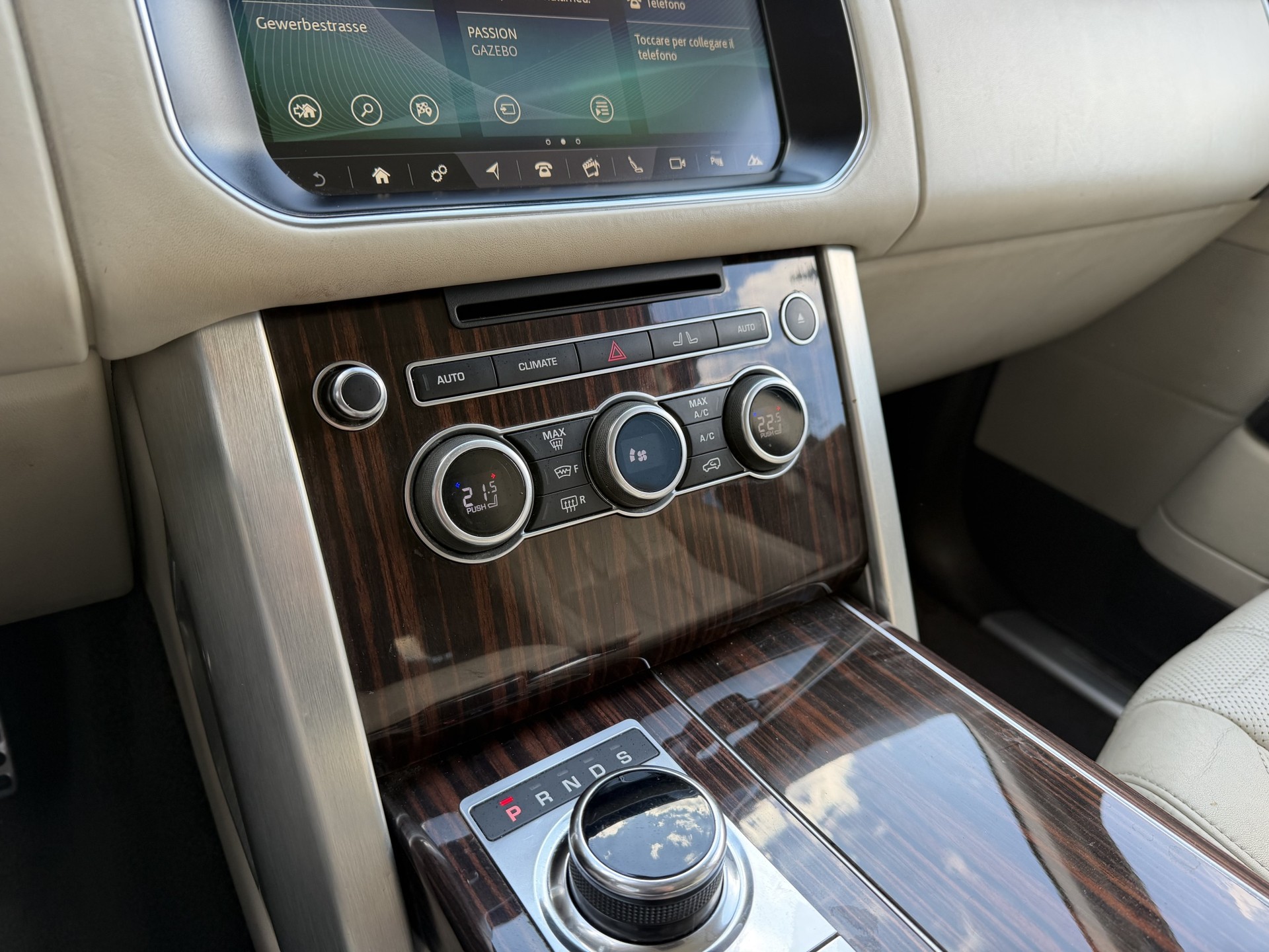 LAND ROVER Range Rover 3.0 TDV6 Vogue Automatic-image-19