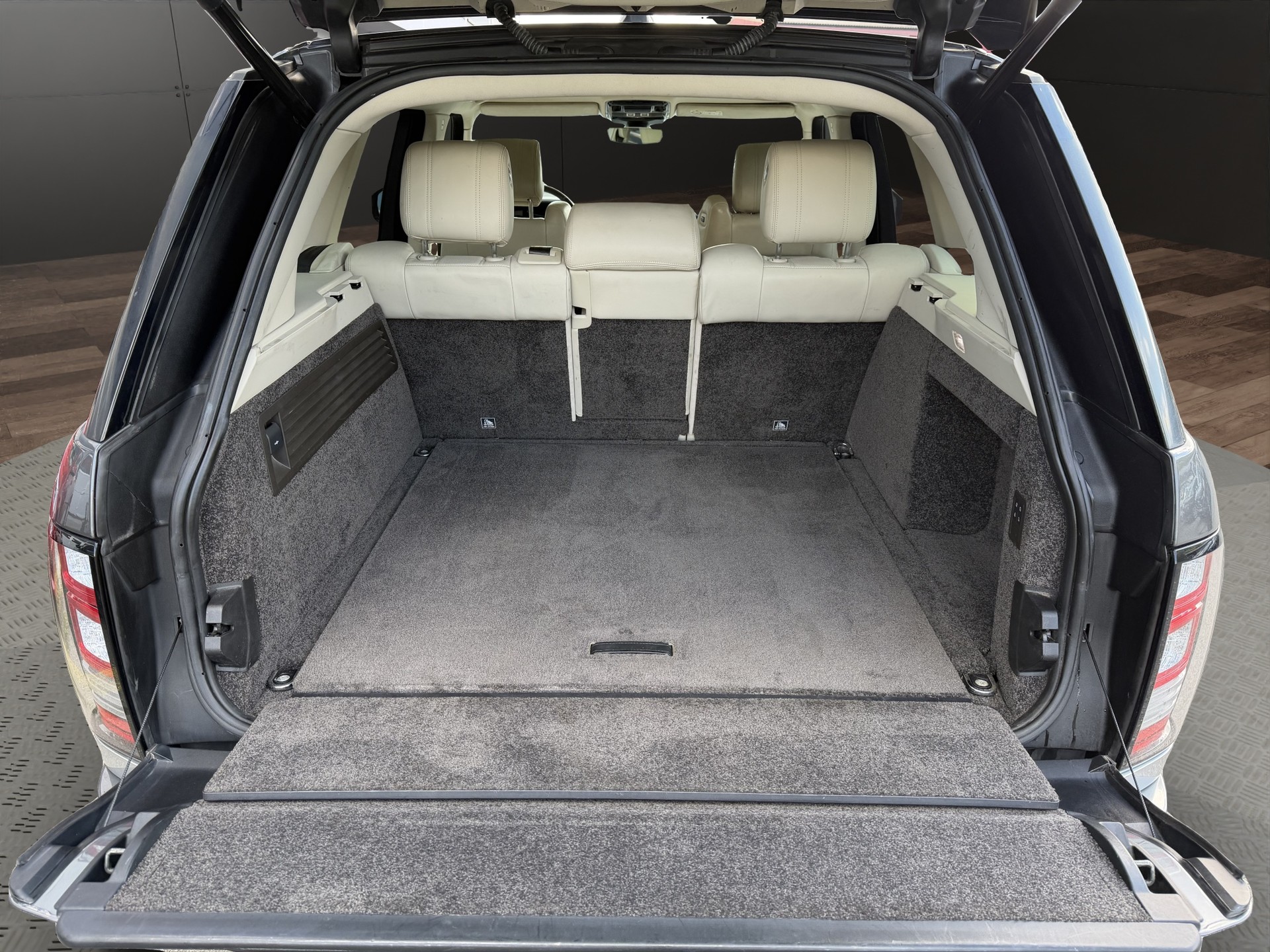 LAND ROVER Range Rover 3.0 TDV6 Vogue Automatic-image-6