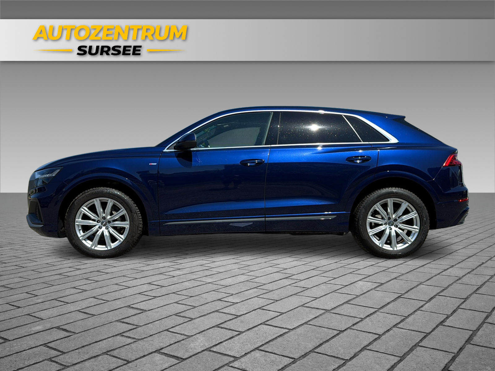 AUDI Q8 3.0 55 TFSI Black Edition quattro T-Tronic-showroom-element-2