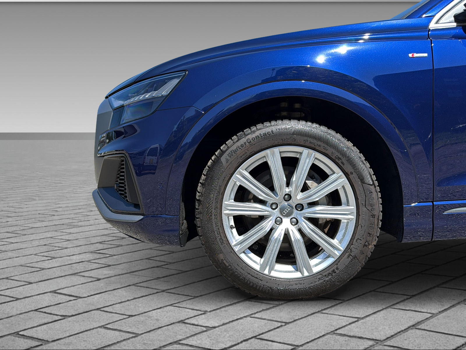 AUDI Q8 3.0 55 TFSI Black Edition quattro T-Tronic-showroom-element-3