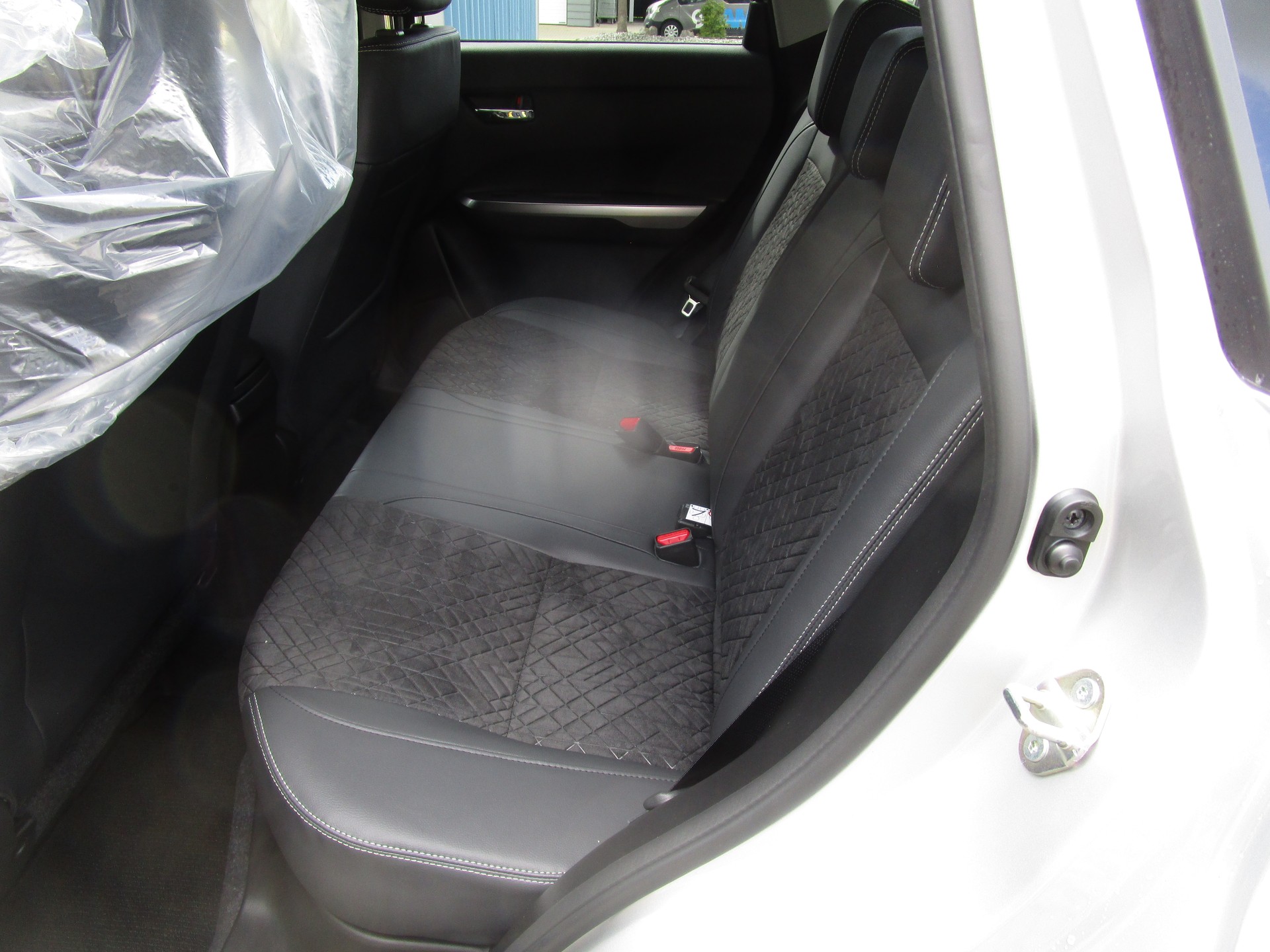 SUZUKI Vitara 1.4 Boosterjet Compact Top 4x4 Hybrid Automatic-image-7
