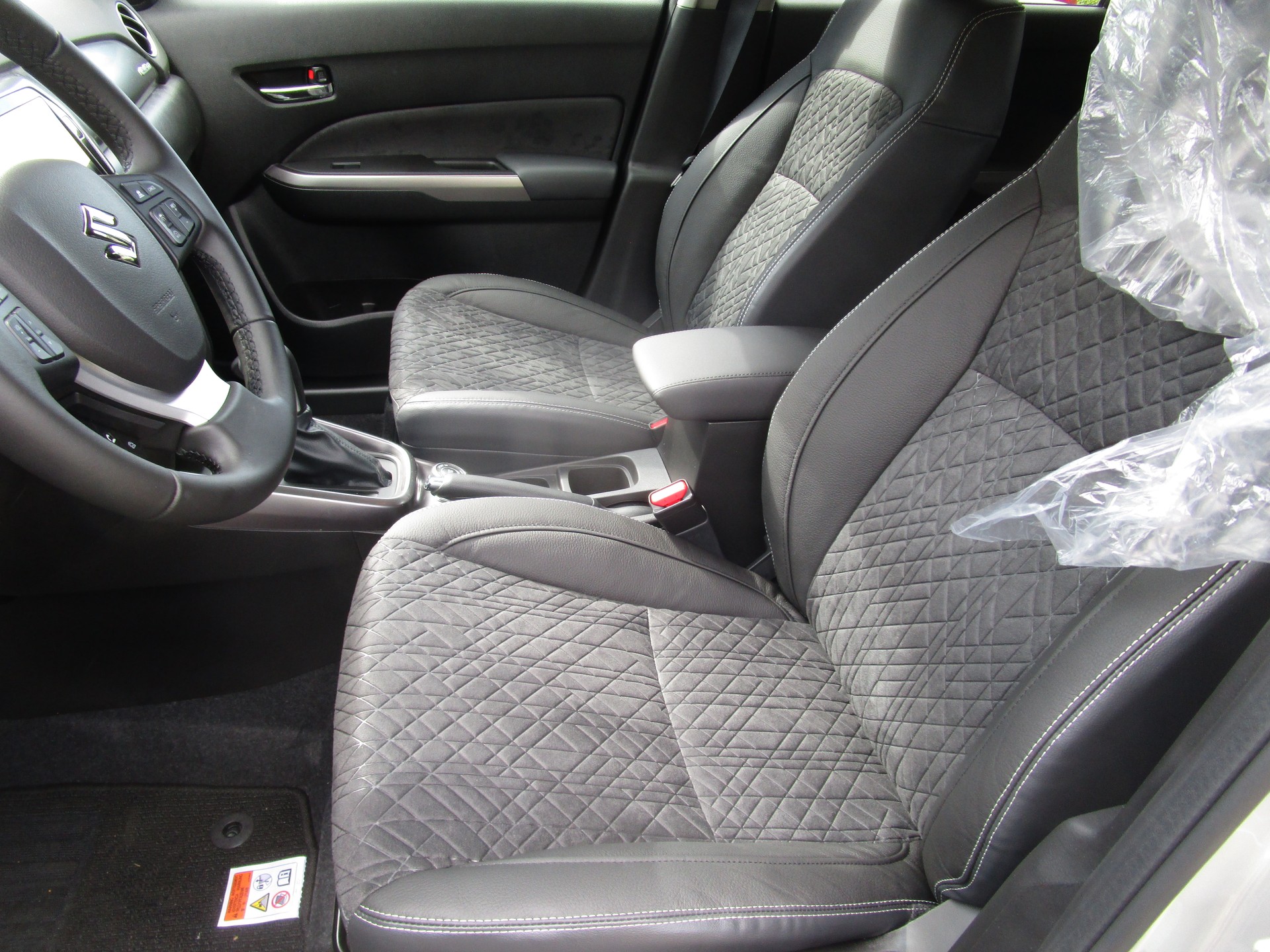 SUZUKI Vitara 1.4 Boosterjet Compact Top 4x4 Hybrid Automatic-image-6