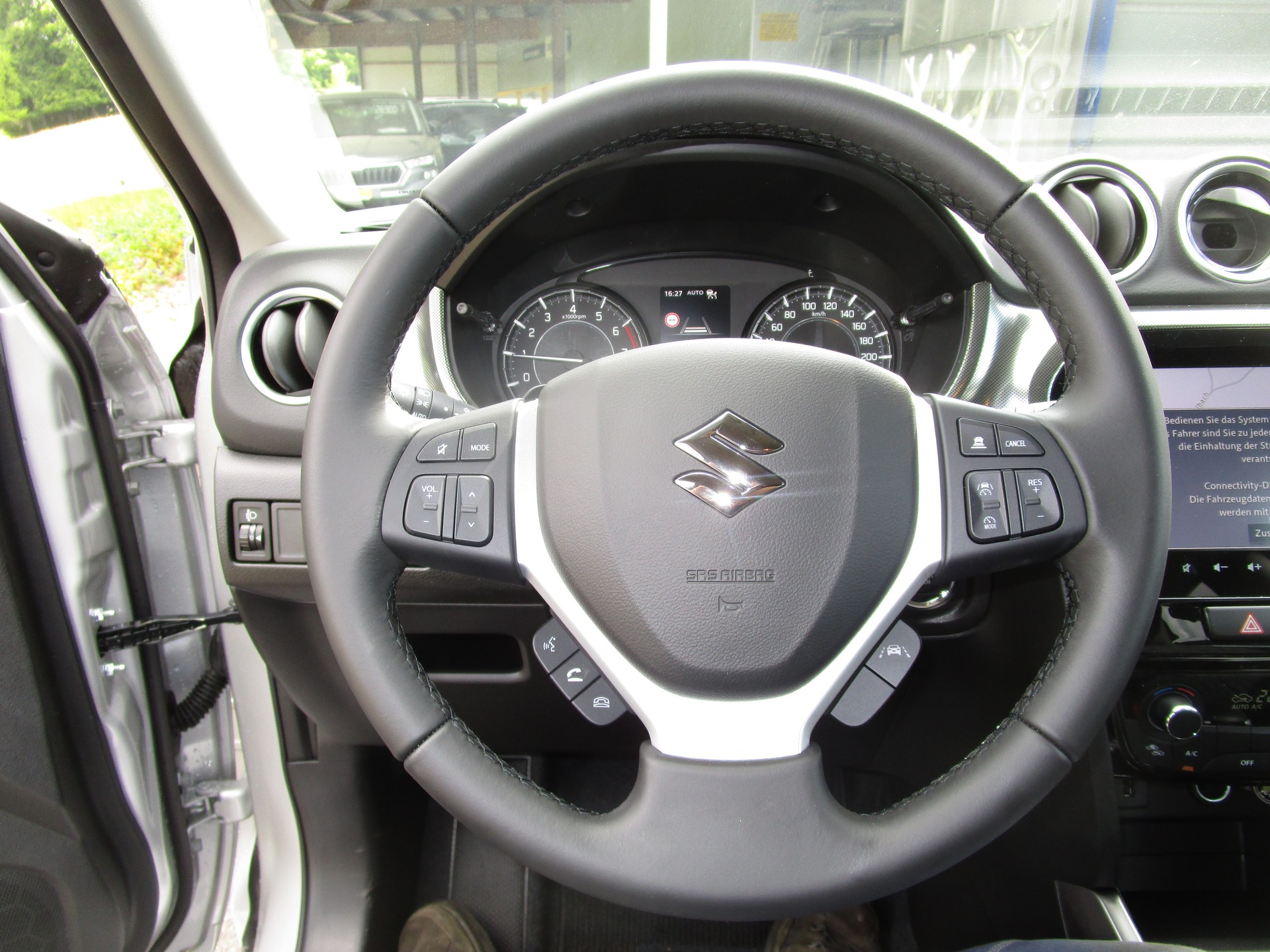 SUZUKI Vitara 1.4 Boosterjet Compact Top 4x4 Hybrid Automatic-image-10