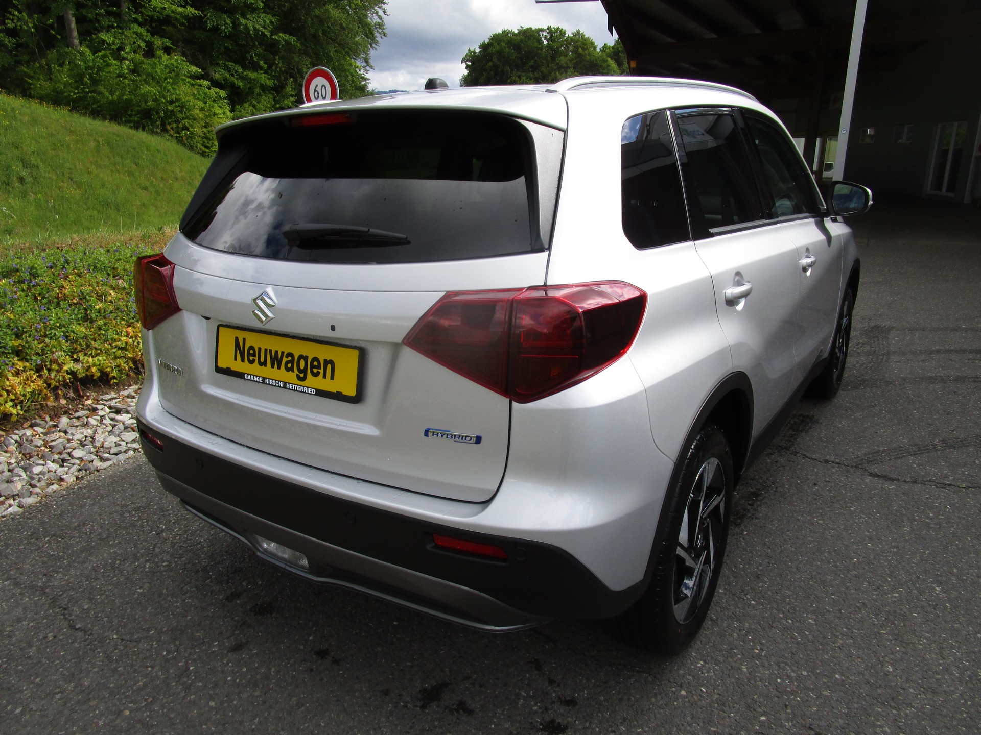 SUZUKI Vitara 1.4 Boosterjet Compact Top 4x4 Hybrid Automatic-image-2
