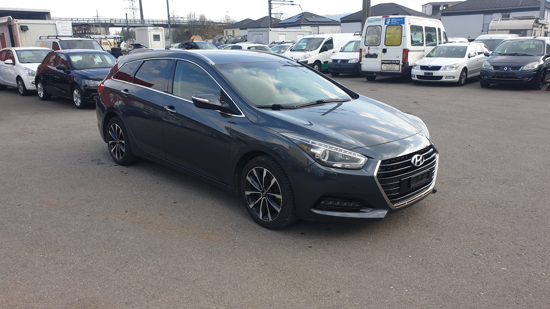 HYUNDAI i40 Wagon 1.7 CRDI Amplia Automatic-image-2