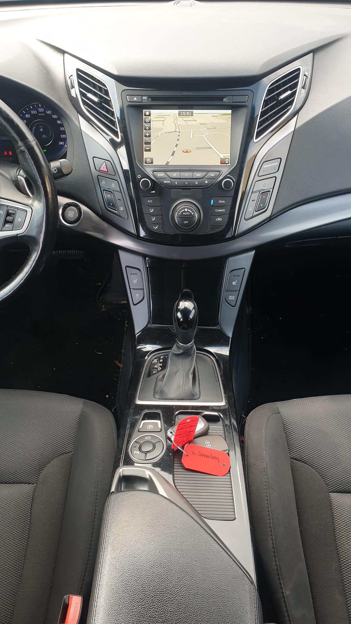 HYUNDAI i40 Wagon 1.7 CRDI Amplia Automatic-image-6