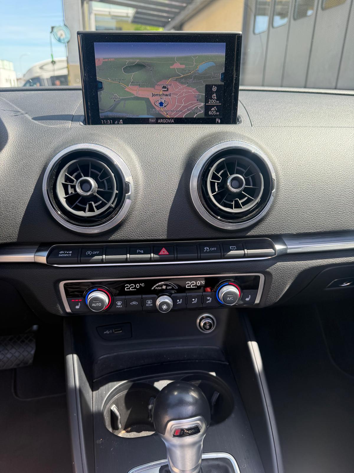 AUDI A3 Cabriolet 35 TFSI Sport S-tronic-image-11