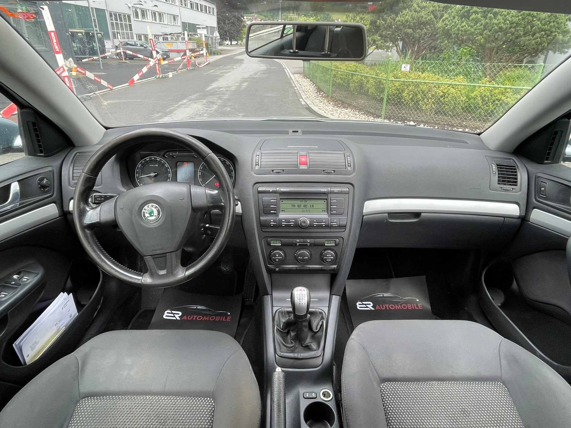 SKODA Octavia 2.0 FSI Adventure 4x4-image-8