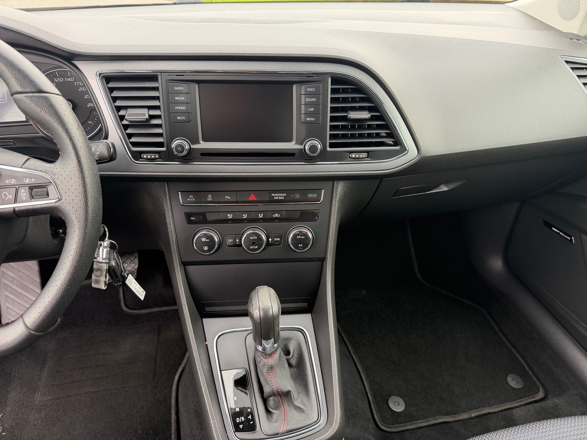 SEAT Leon SC 1.8 TSI FR DSG-image-11