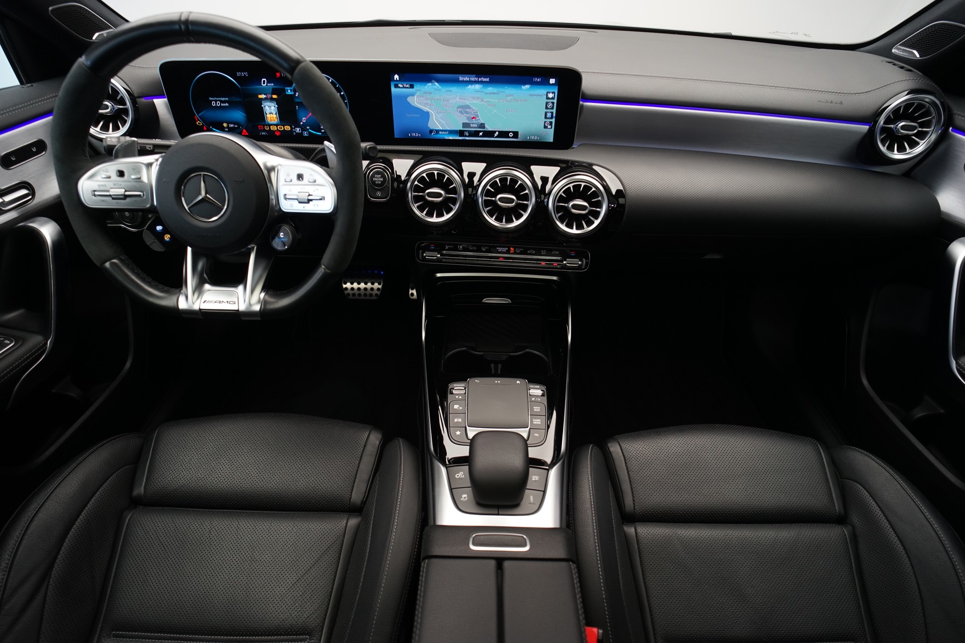 MERCEDES-BENZ A 45 S AMG 4Matic+ Speedshift *CH-Fahrzeug* *Pano* *Performance Sitze*-image-11