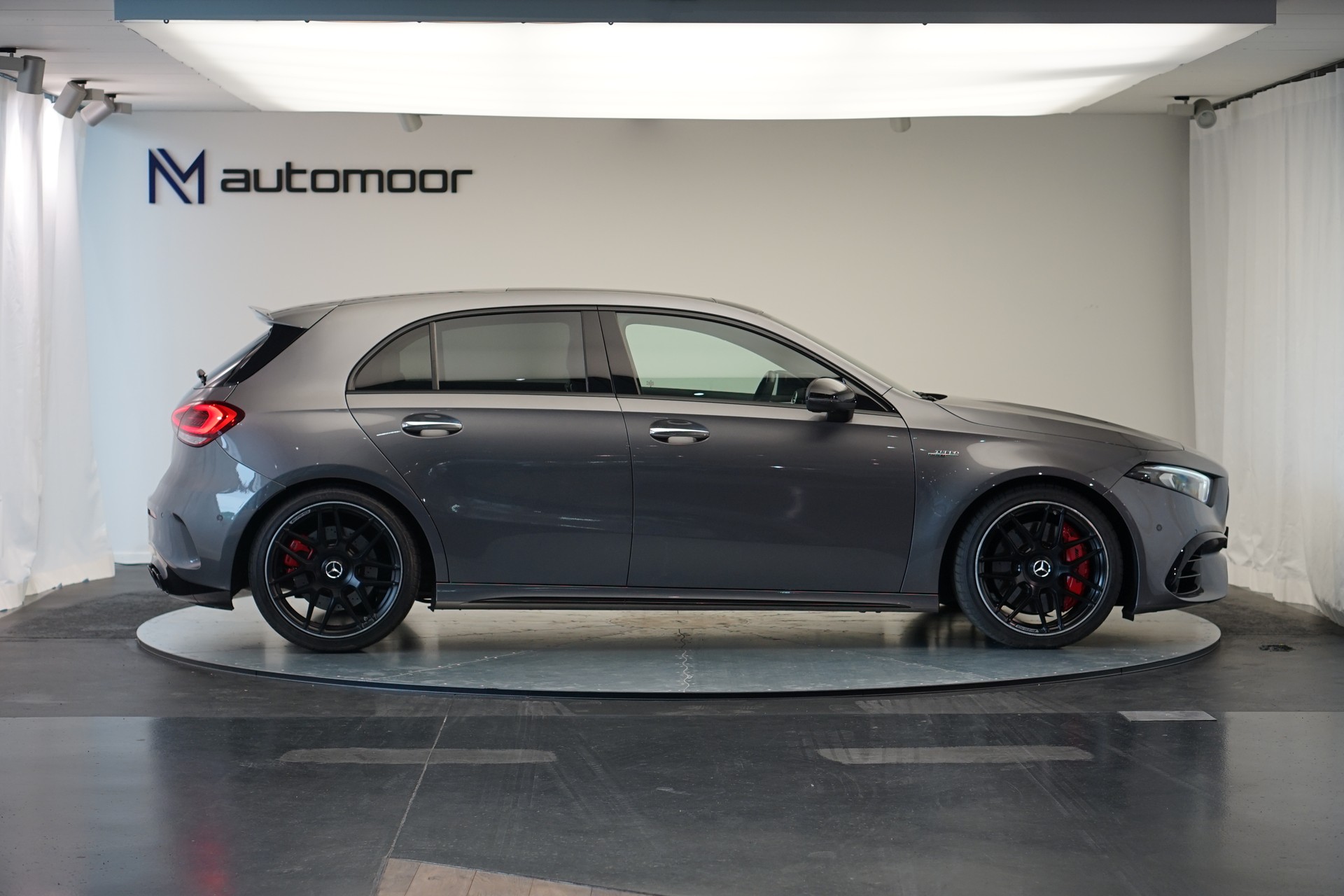 MERCEDES-BENZ A 45 S AMG 4Matic+ Speedshift *CH-Fahrzeug* *Pano* *Performance Sitze*-showroom-element-3