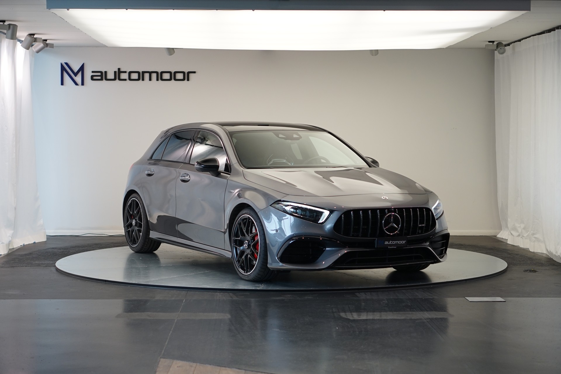 MERCEDES-BENZ A 45 S AMG 4Matic+ Speedshift *CH-Fahrzeug* *Pano* *Performance Sitze*-showroom-element-2