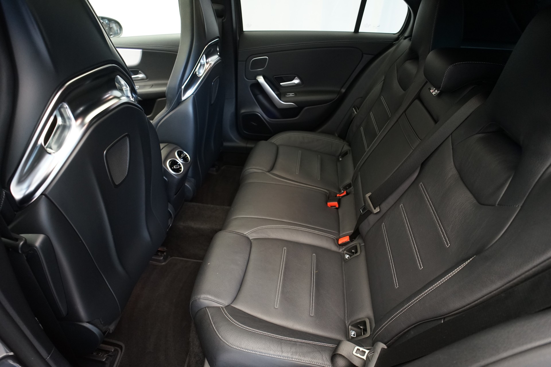 MERCEDES-BENZ A 45 S AMG 4Matic+ Speedshift *CH-Fahrzeug* *Pano* *Performance Sitze*-image-18