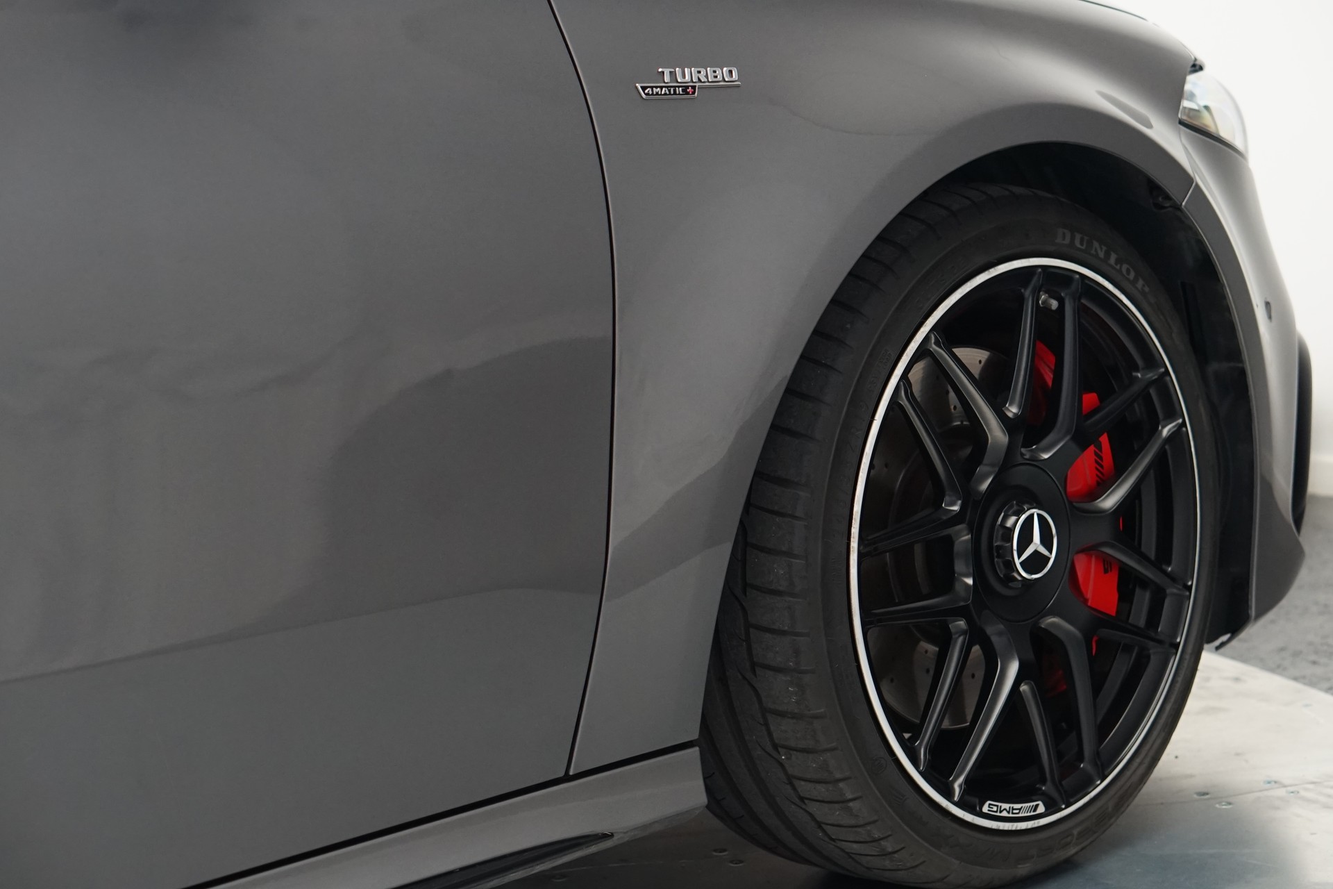 MERCEDES-BENZ A 45 S AMG 4Matic+ Speedshift *CH-Fahrzeug* *Pano* *Performance Sitze*-image-10